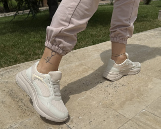 Spor Ayakkabılar Artık Sadece Sporda Değil! Günlük Stilde Sneaker Etkisi